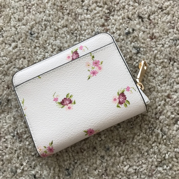 COACH SMALL ZIP AROUND WALLET W DAISY BUNDLE - Picture 2 of 5